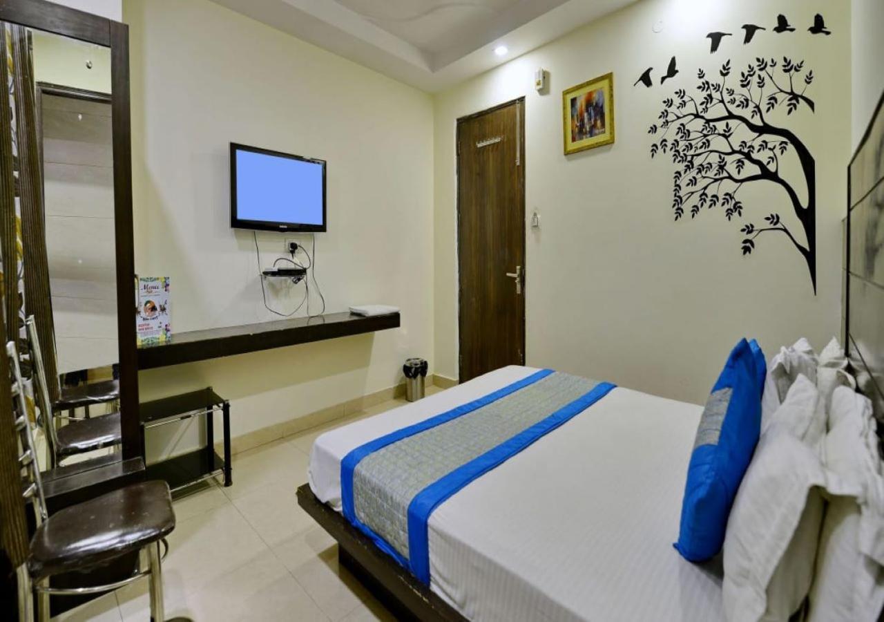 Hotel Keshew International New Delhi Luaran gambar