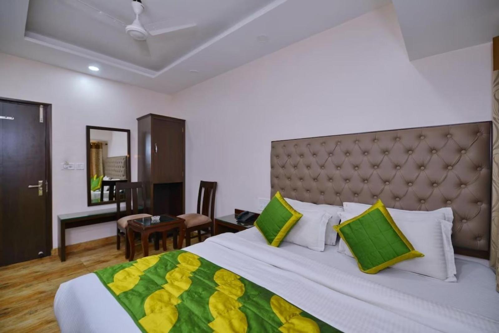 Hotel Keshew International New Delhi Luaran gambar
